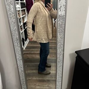 Flying Tomato Cream Cardigan Sweater med